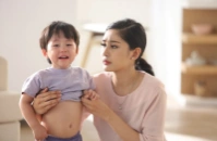 Trẻ bị kiết lỵ: Dấu hiệu, nguyên nhân và cách xử trí